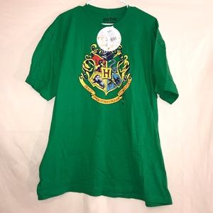 ***LAST CHANCE*** Harry Potter Hogwarts T-shirt NEW W/TAGS!